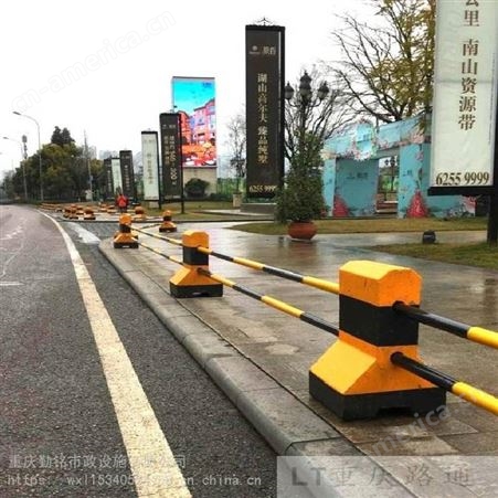 重庆混泥土施工护栏 黑黄水泥隔离墩 道路红白防撞墩高速安全分流围拦