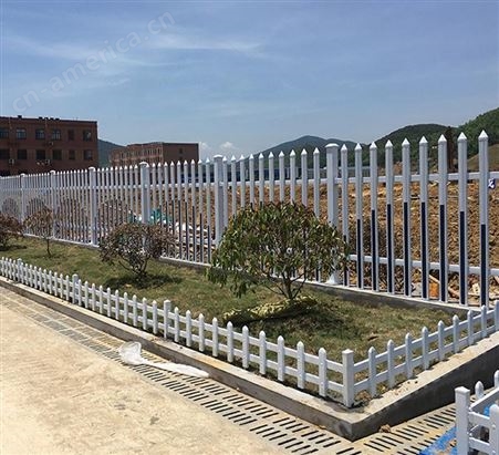 PVC草坪护栏绿化带草坪栅栏郑州景观护栏