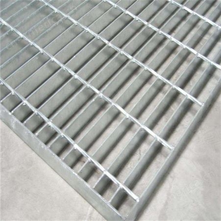 污水池防腐复合板 银色踏步钢格板 可用于排水沟盖板 金鹏筛网支持定制