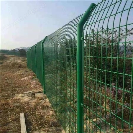 金鹏浸塑框架护栏公路铁路绿色框架护栏生产厂家